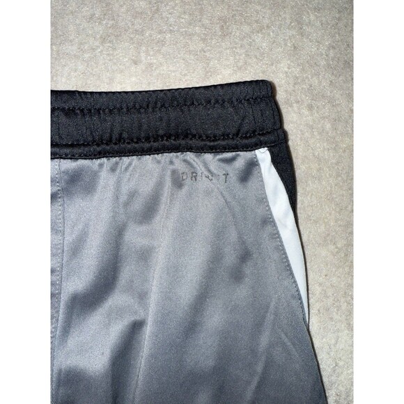 Nike Boys Size 6 Dri-Fit Gym Shorts Pockets Black Gray White - Picture 5 of 5